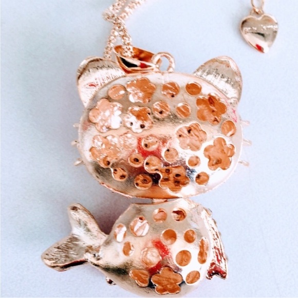 Sparkling Hello Kitty🌸Mermaid🧜🏽‍♀️ Necklace - Picture 2 of 3